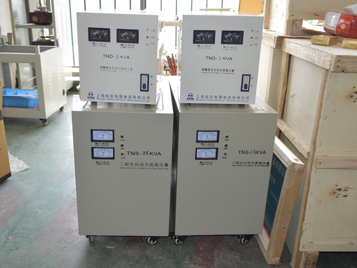 交流穩(wěn)壓電源TNS-9KW三相380V自動穩(wěn)壓器9KVA