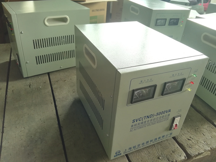 全自動(dòng)交流穩(wěn)壓器5000W 5kva 220v空調(diào)家用穩(wěn)壓器
