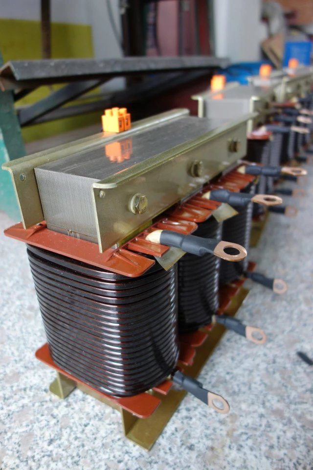 CKSG-9/0.4-6%-12%-13%低壓串聯(lián)電容電抗器